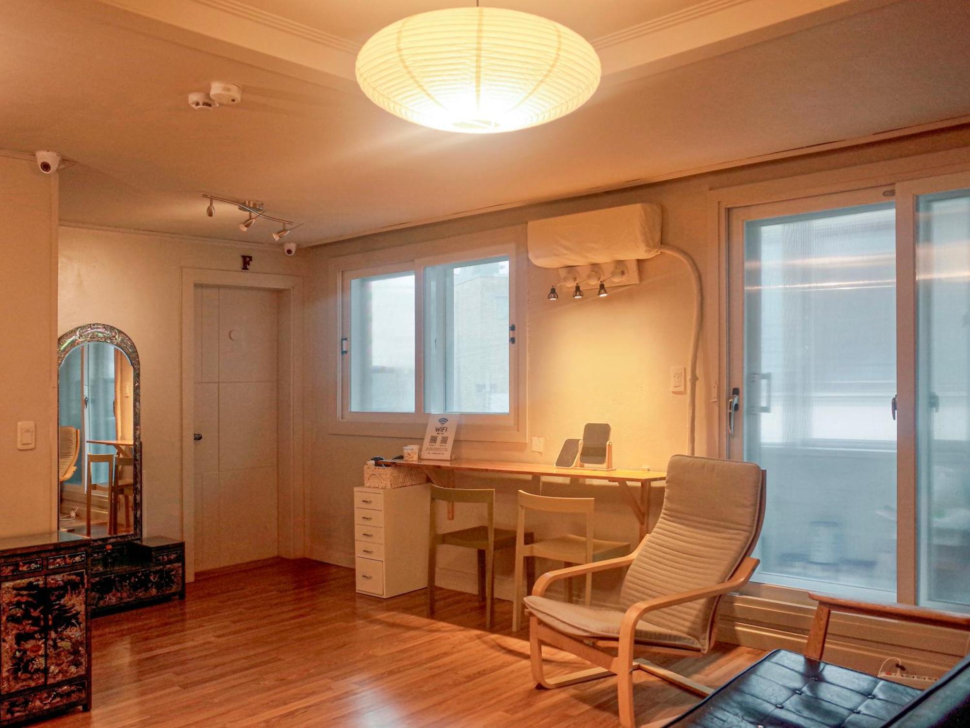 The One Hostel Hongdae In Seoul - Foreigner Only מראה חיצוני תמונה
